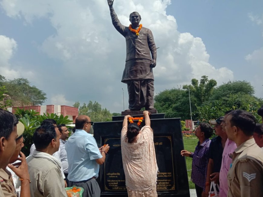 पूर्व मंत्री और विधायक ने बटेश्वर में चलाया भाजपा का सदस्यता अभियान