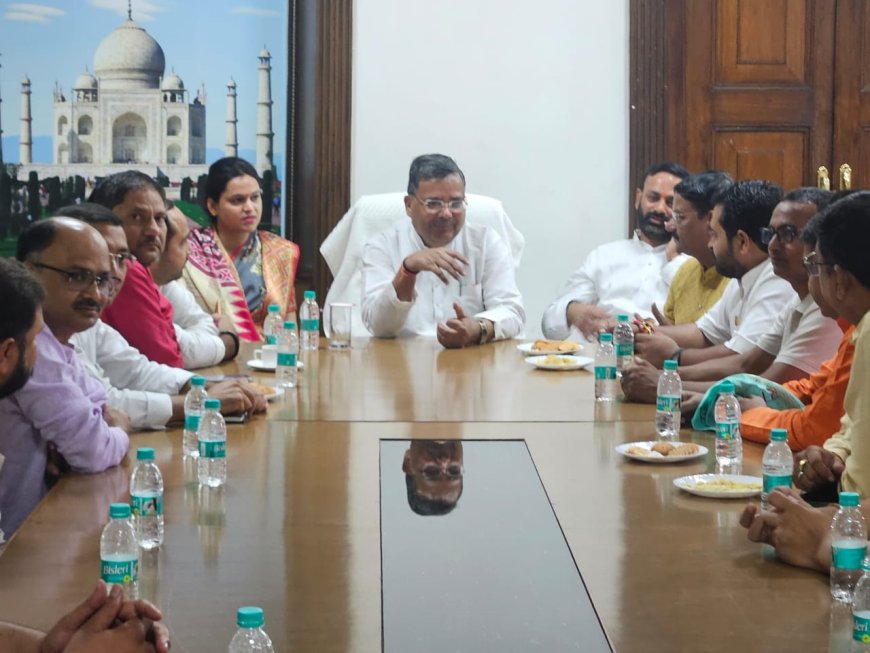 प्रभारी मंत्री बोले,    मैं हलका-पतला प्रभारी मंत्री नहीं हूँ, जो अधिकारी कार्यकर्ताओं की नहीं सुनेगा वह जिले में नहीं रह पाएगा