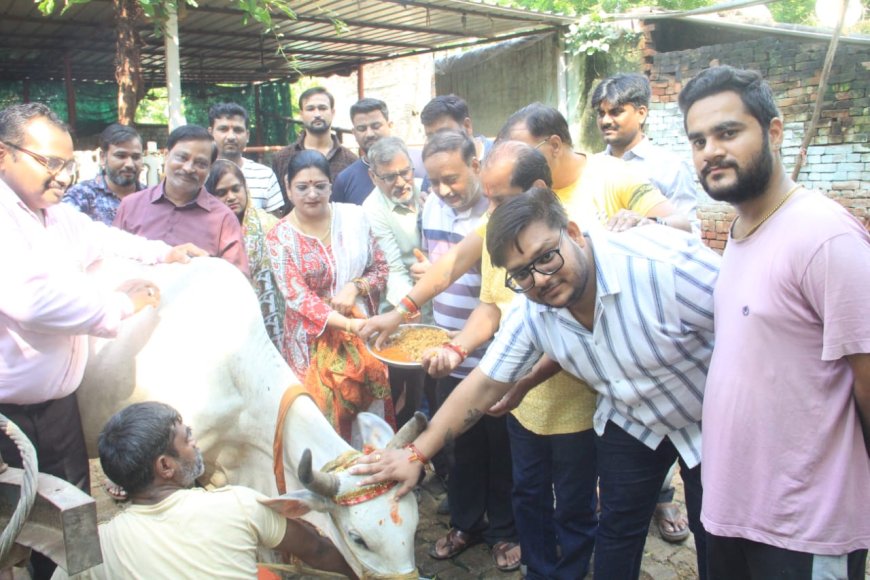 श्रीश्याम आस्था परिवार ने श्राद्ध पक्ष में गौवंश की सेवा कर कमाया पुण्य