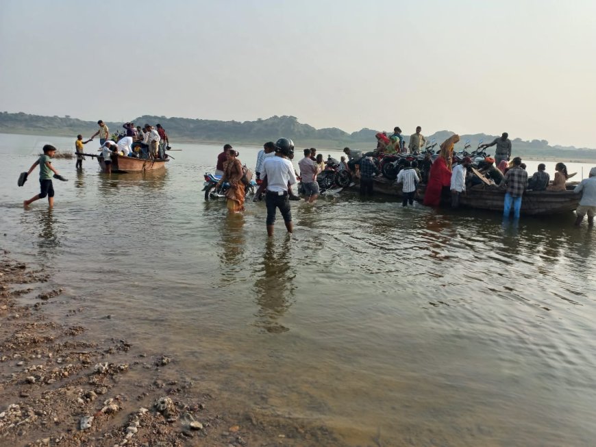 यहां अगर कोई नाव हादसे का शिकार हुई तो लोग खुद को घड़ियालों से कैसे बचा पाएंगे?