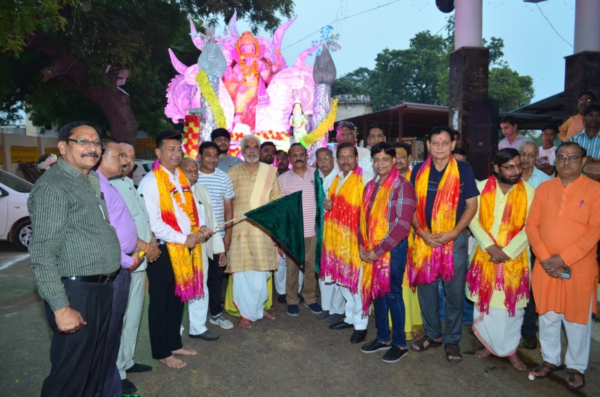 गौशाला बनी गोकुल और मथुरा, नगर में आमंत्रण देने निकले गणेश जी पर हुई पुष्प वर्षा