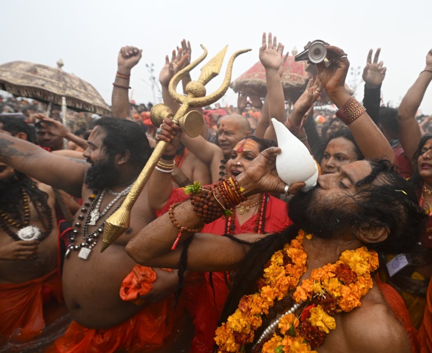 किन्नर अखाड़े ने समाज कल्याण की कामना कर किया अमृत स्नान   